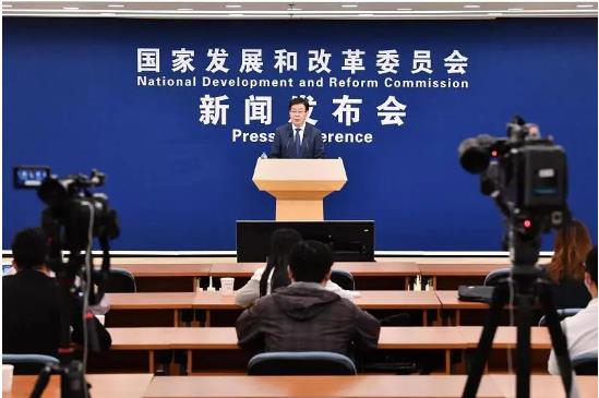 国家发改委：：勉励民营企业投资建设漫衍式光伏!