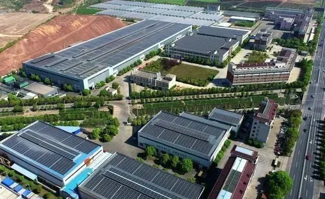 厂房装置光伏，，，每年节约电费200万元！！！装置工商业光伏的4大优势，，，政府都在推荐！！！