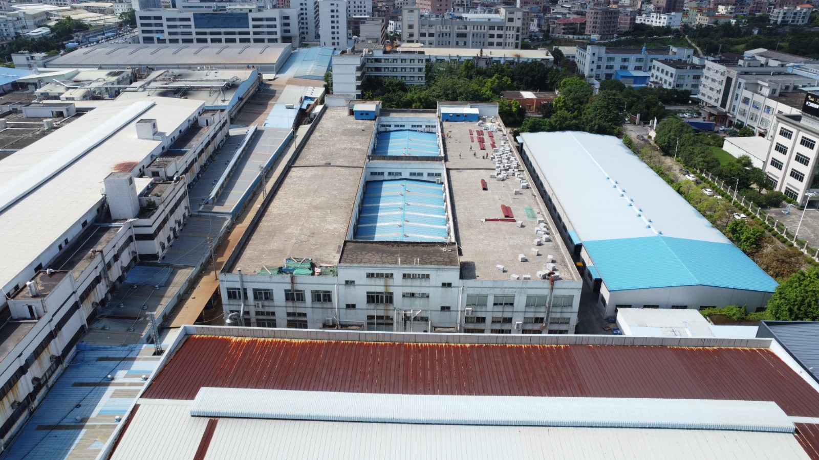 广东能源局：：支持工业园区配套建设光伏 工商企业使用屋顶、、空旷地面等开展就近消纳漫衍光伏