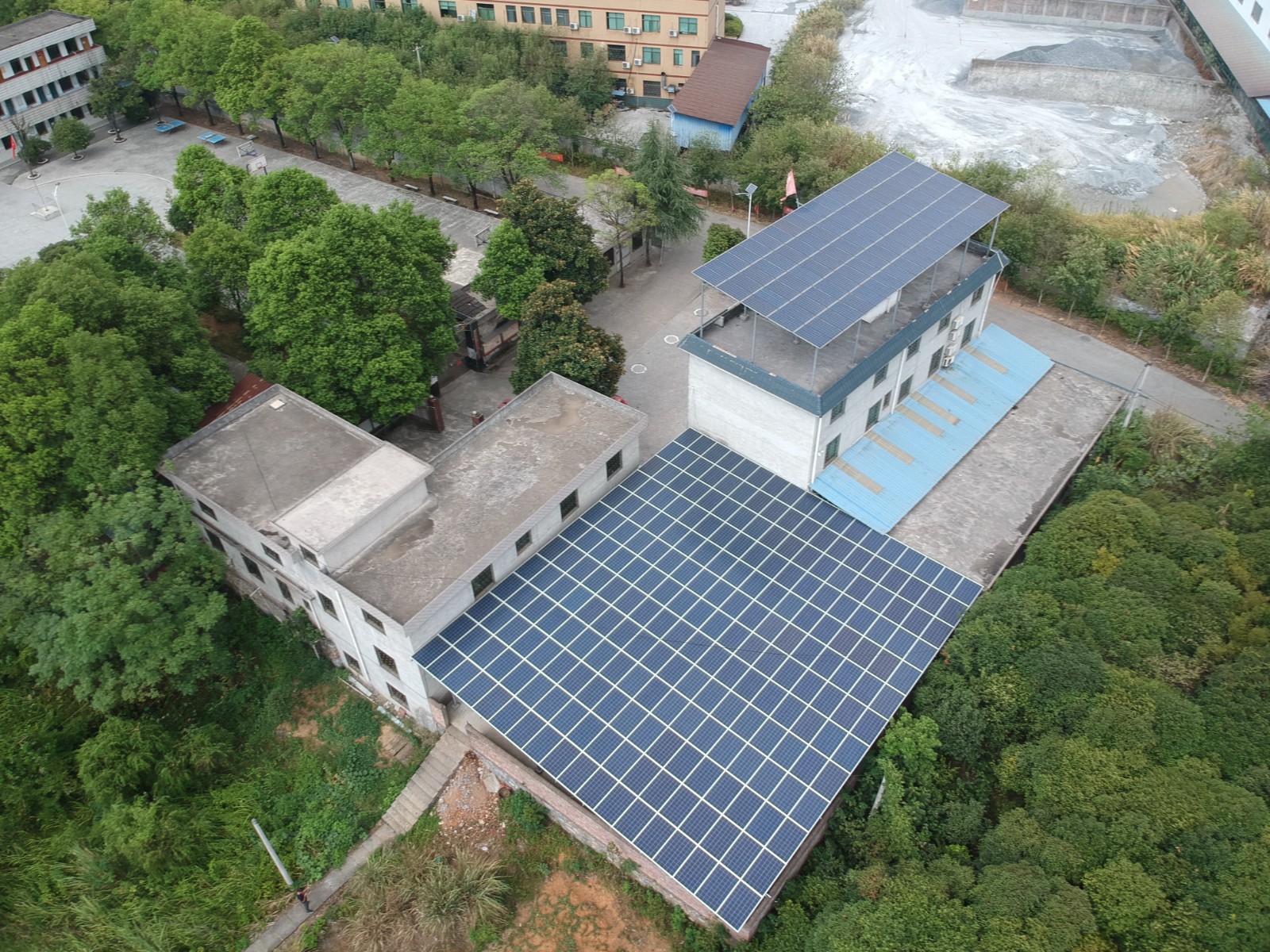 工厂限电停产，，阛阓4点下班！缺电问题再发酵，，不装光伏开工都难！