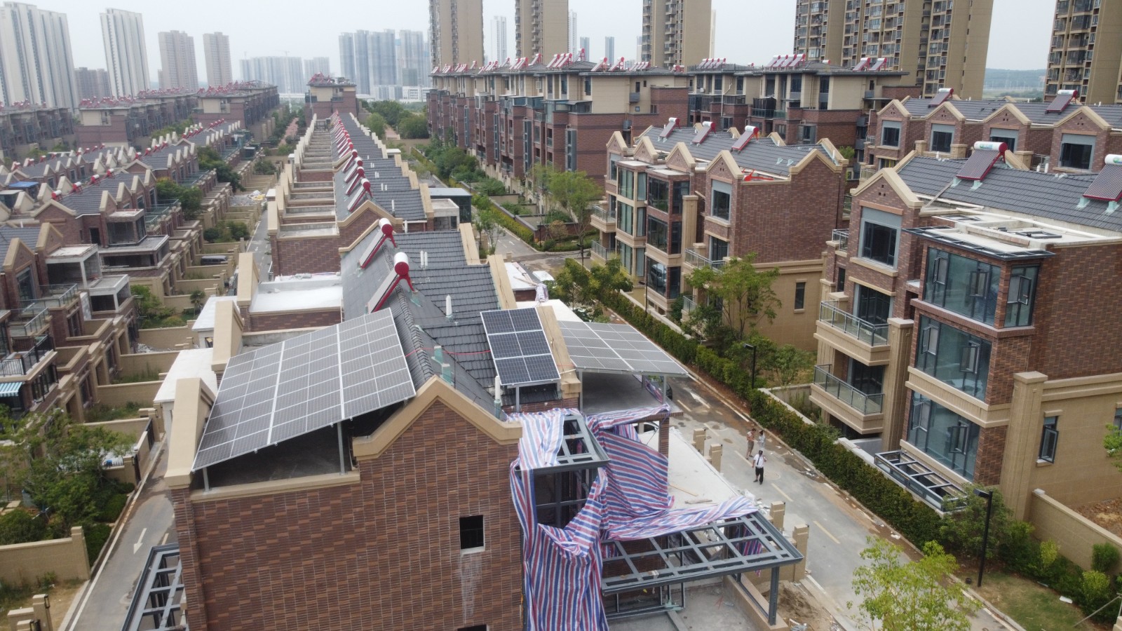 潦诳委：：：勉励电力用户与新能源企业签署年度及以上绿电生意条约